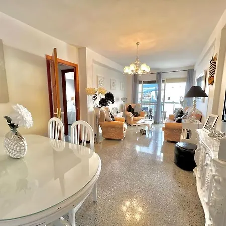 Cozy Three-bedroom 12 Minutes From