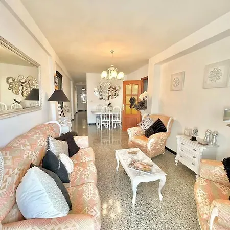 Apartment Cozy Three-bedroom 12 Minutes From *