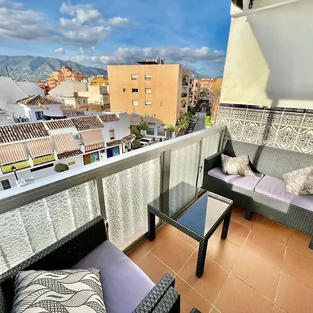 Cozy Three-bedroom 12 Minutes From *