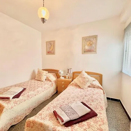 Cozy Three-bedroom 12 Minutes From Apartamento